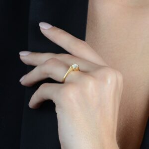 Anel Solitário com Pedra de Zircônia Banhado a Ouro 24k