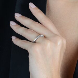 Anel Aparador de Aliança Cravejado com 7 Pedras de Zircônia Banhado em Ródio