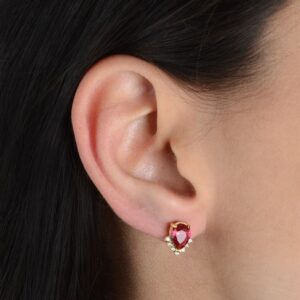 Brinco de Pedra Natural Vermelha em formato de Coração com Zircônia Banhado a Ouro 24k