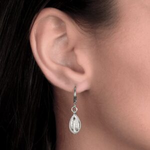 Brinco de Argolinha Com Búzios Banhado em Ródio