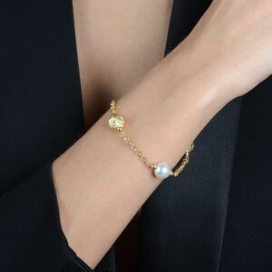 Pulseira Elo Português com Pérolas e Esferas Vazadas Banhado a Ouro 24k