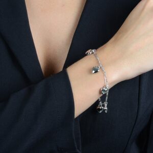 Pulseira Prateada com Pingentes de Coração Banhado em Ródio