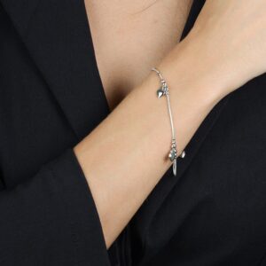 Pulseira Prateada Lisa com 3 Pingentes de Coração Banhado em Ródio